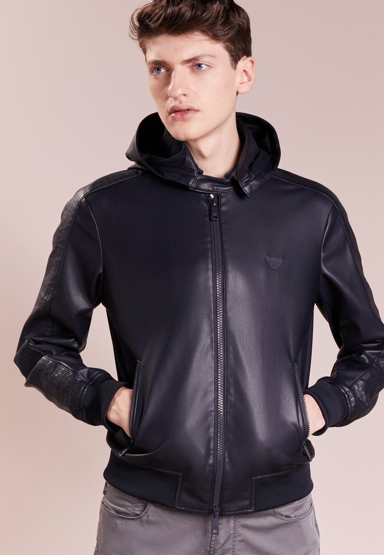 armani cuir
